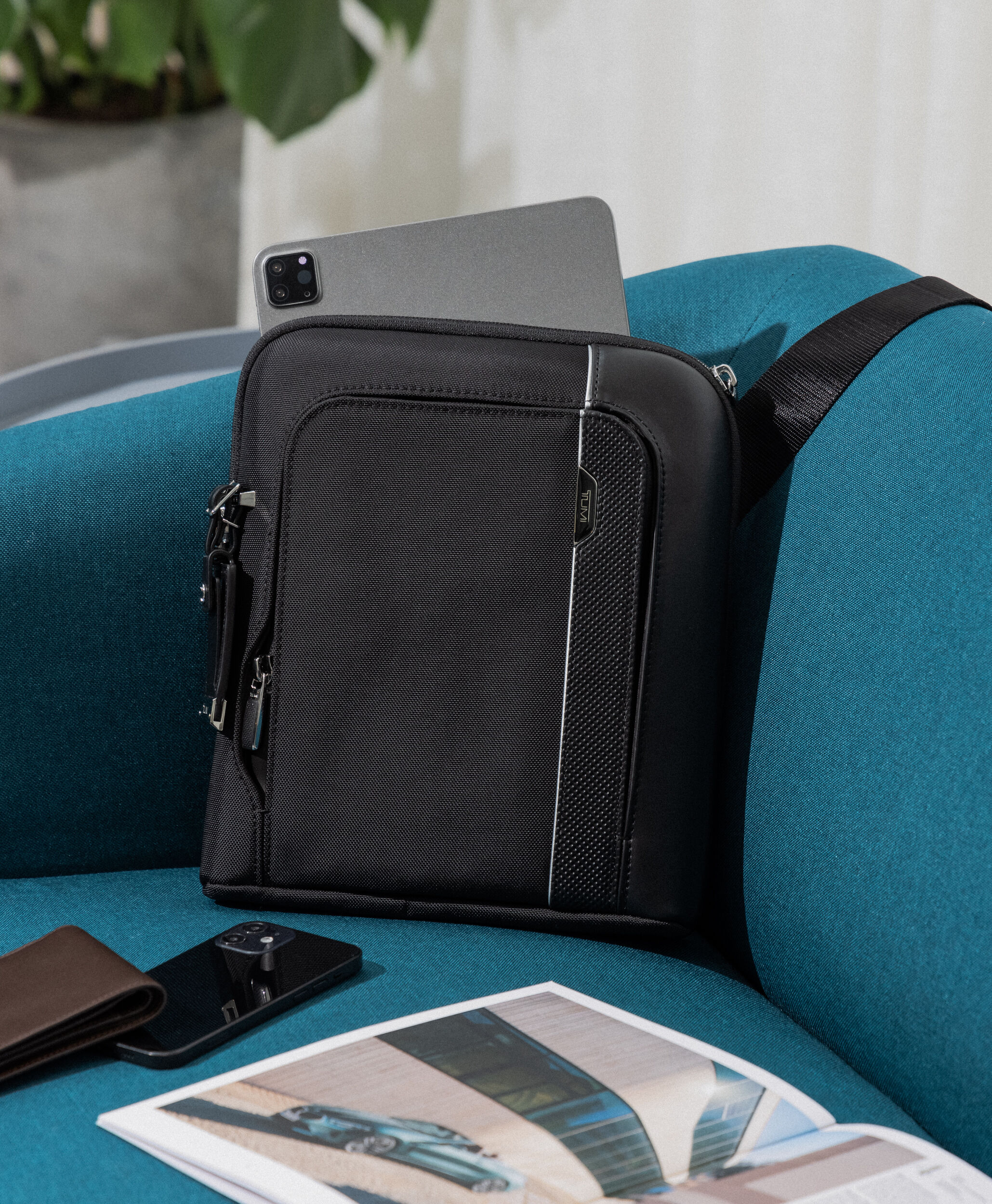 新入荷 流行 TUMI トゥミ Arrive オルテン クロスボディ黒ショルダーバッグリュック