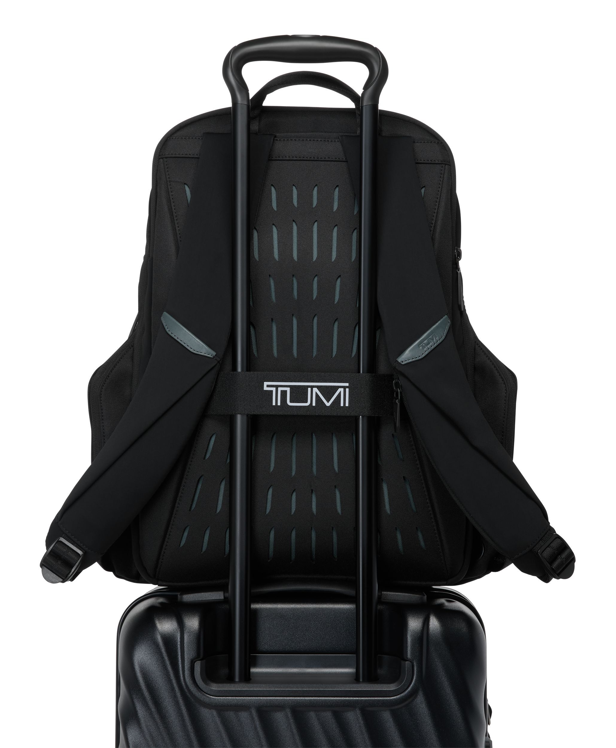 TUMI AXIS ラージ・バックパック・25L ブラック| TUMI(トゥミ)公式