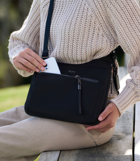 VOYAGEUR 「グレトナ」クロスボディ  lifestyle | TUMI