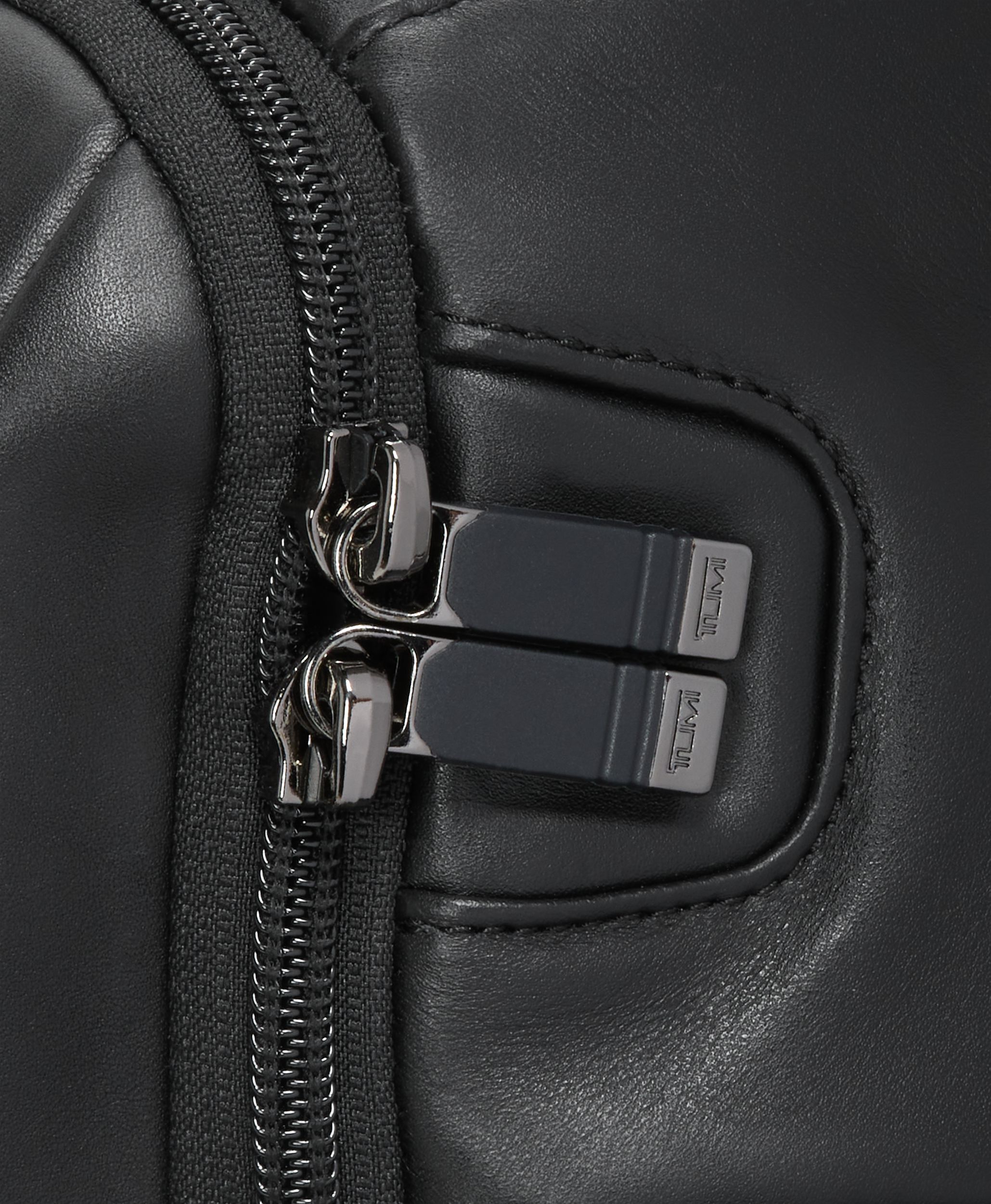 TUMI ALPHA（アルファ） トゥミ・ブリーフ・パック ブラック| TUMI