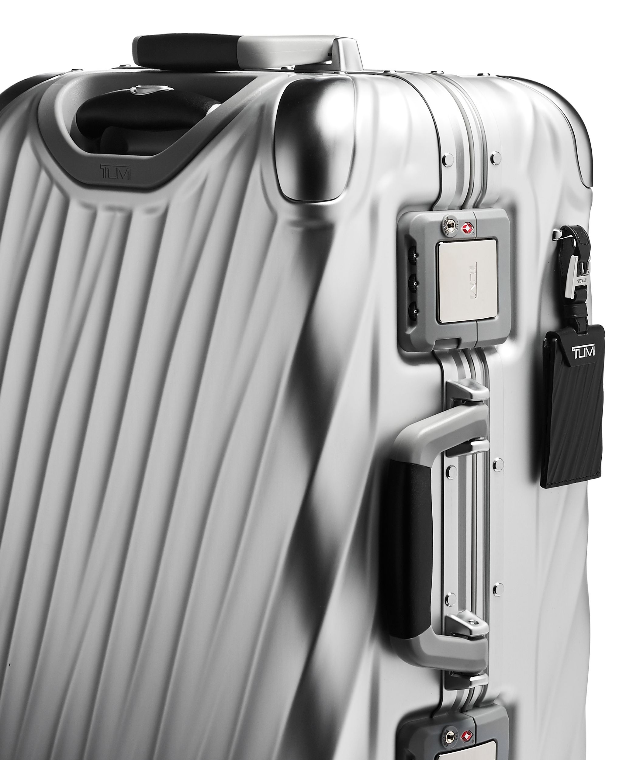 19 DEGREE ALUMINUM キャリーオン シルバー｜TUMI(トゥミ)公式サイト