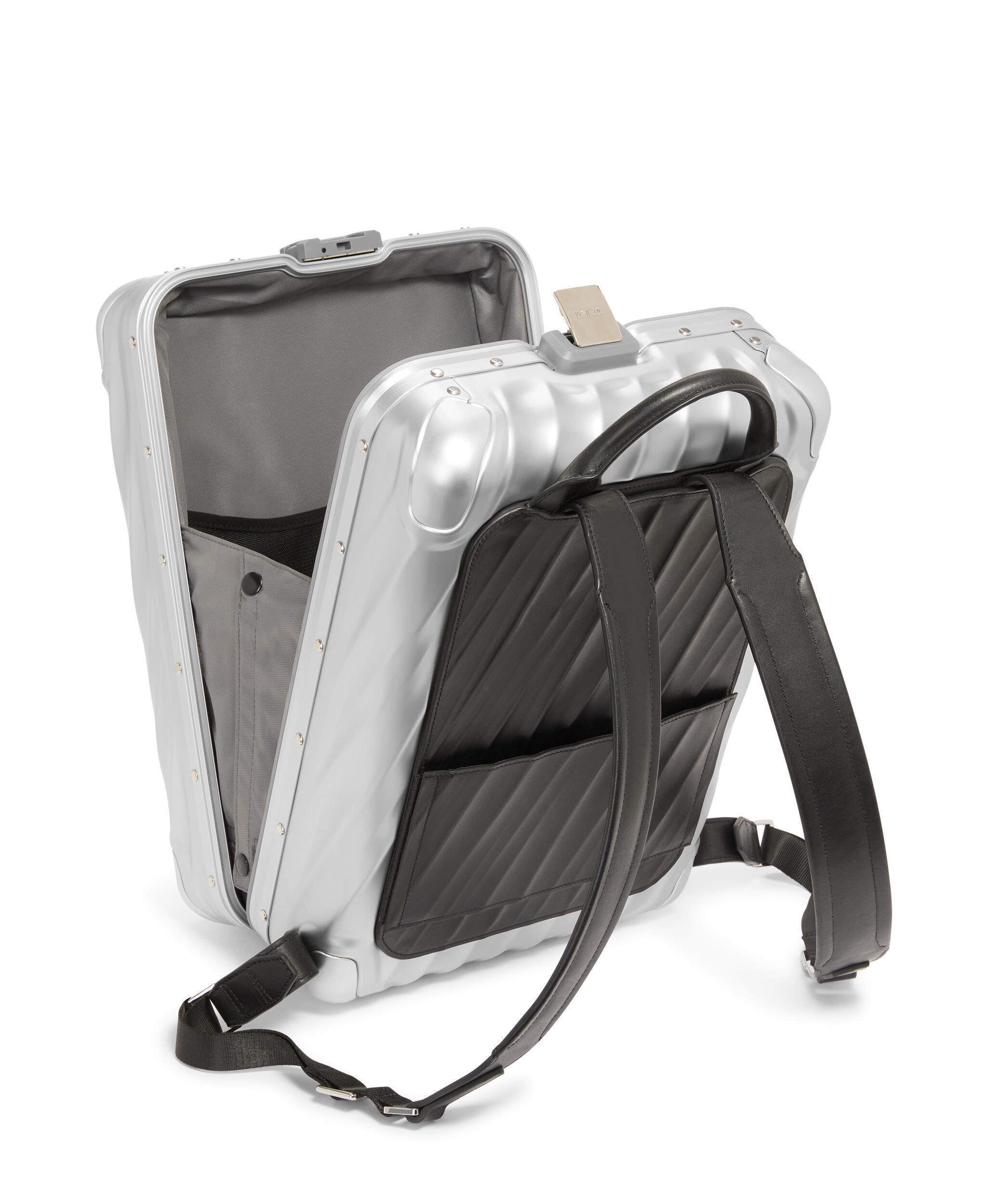 商品画像：19 DEGREE ALUMINUM バックパック シルバー｜TUMI(トゥミ)公式 1