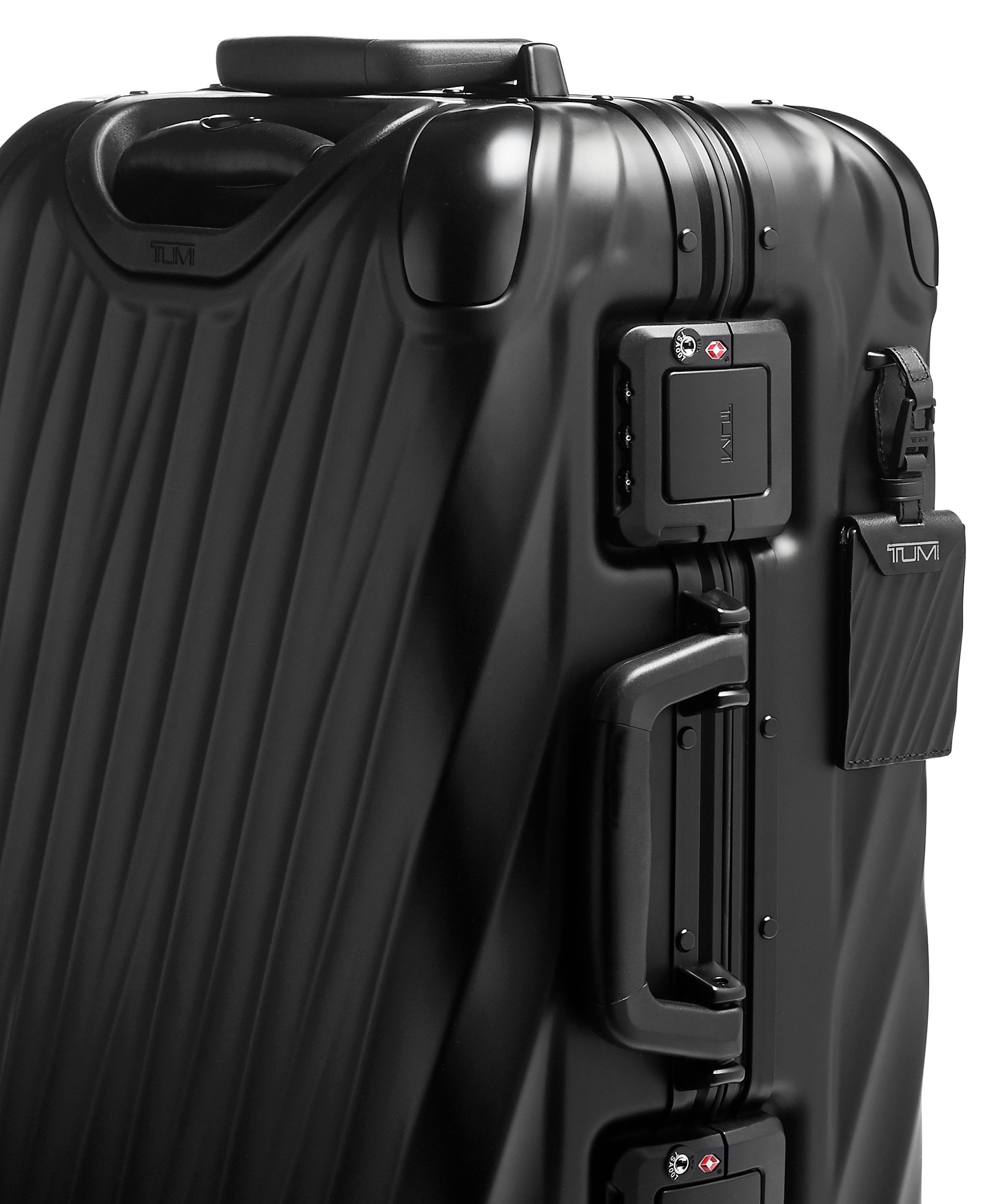 19 DEGREE ALUMINUM キャリーオン マット ブラック｜TUMI(トゥミ)公式