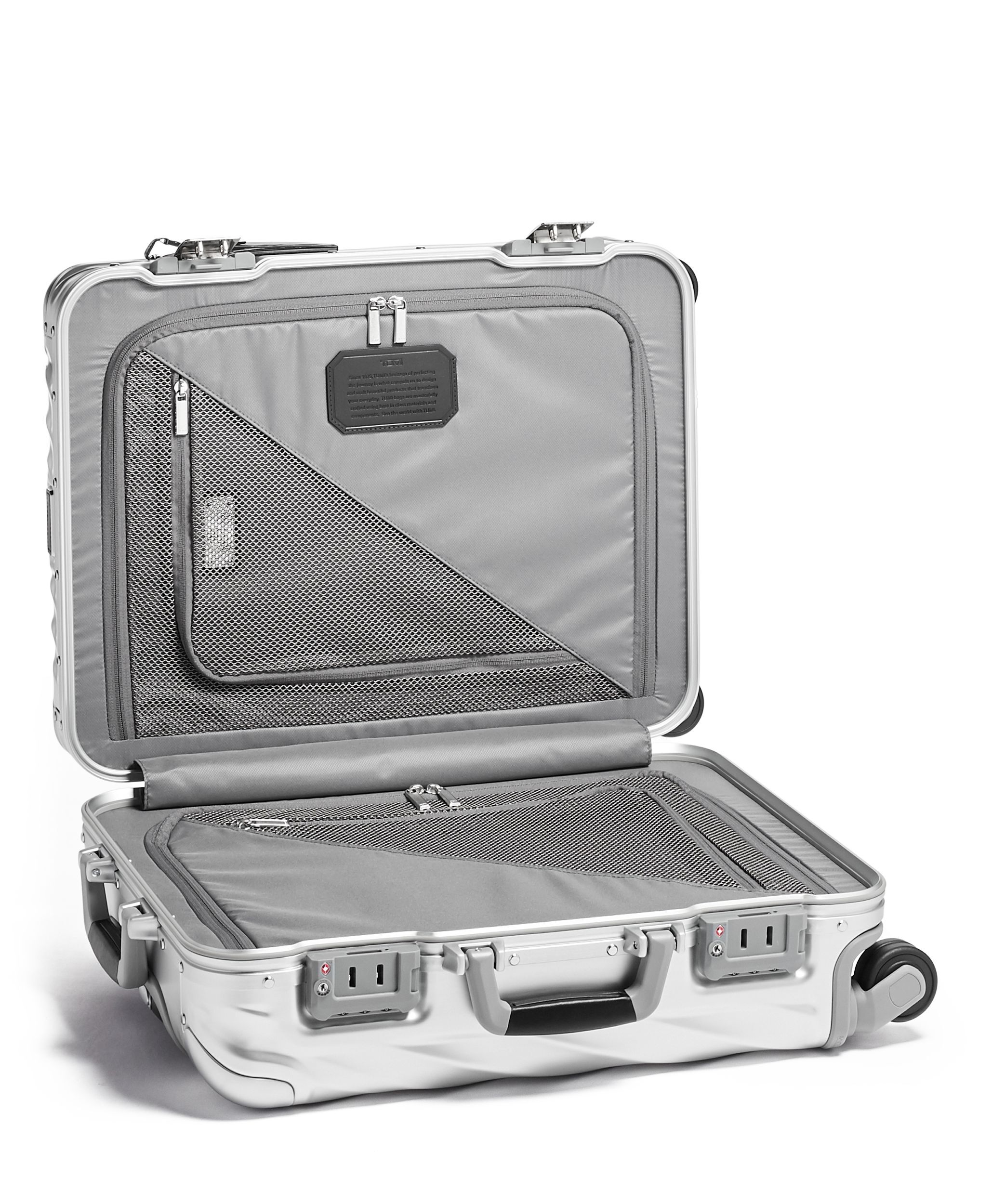 美品★未使用★TUMI(トゥミ)★ピルケース シルバー 19 DEGREE ALUMINUM ミディアム・チェックイン シルバー｜TUMI(トゥミ