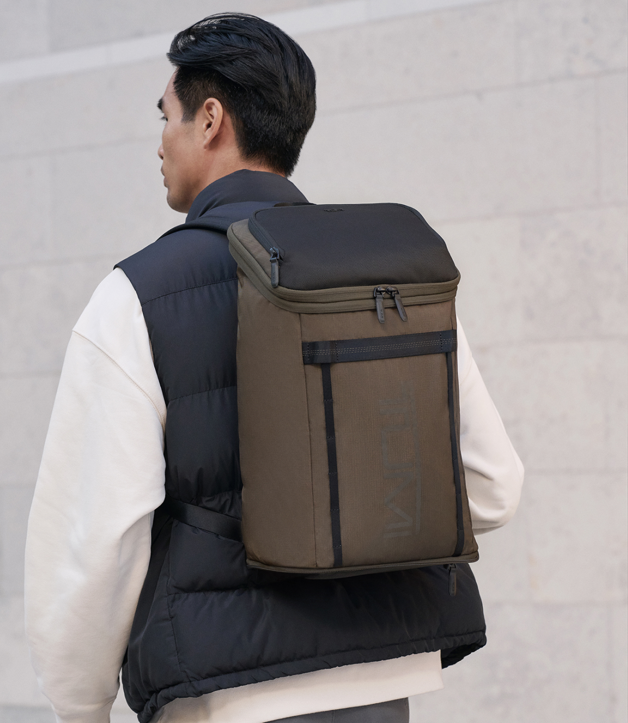 TUMI 「パッカブル」バックパック チョーク