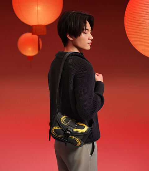 Lunar New Year 「コンパス」クロスボディ  lifestyle | TUMI