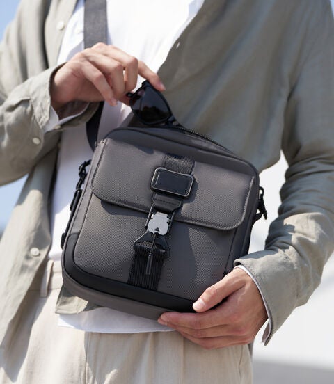 ALPHA BRAVO 「ジュニア」クロスボディ  lifestyle | TUMI