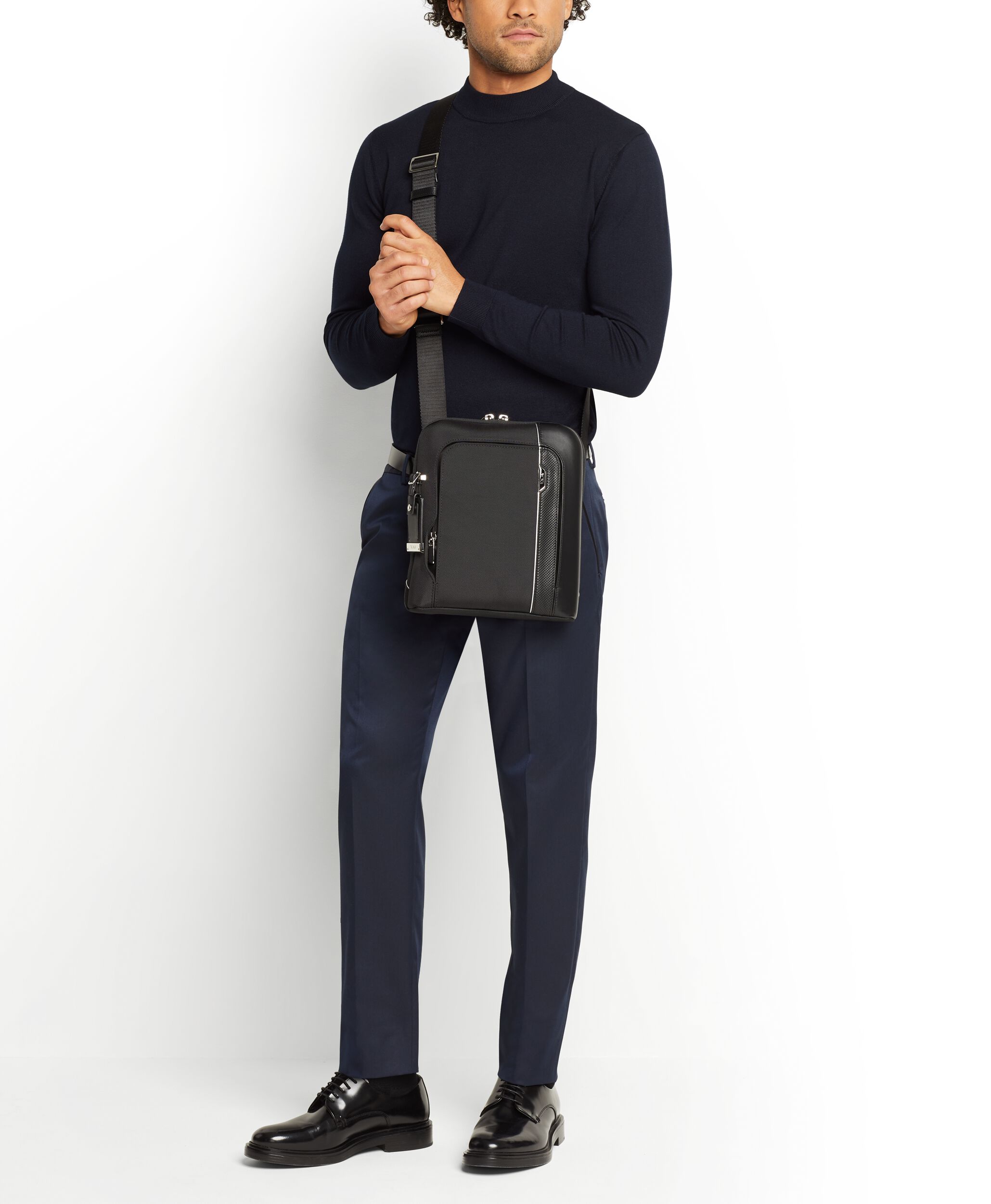 【本物新品保証】 ARRIVÉ 「オルテン」クロスボディ ブラック｜TUMI(トゥミ)公式 バッグ