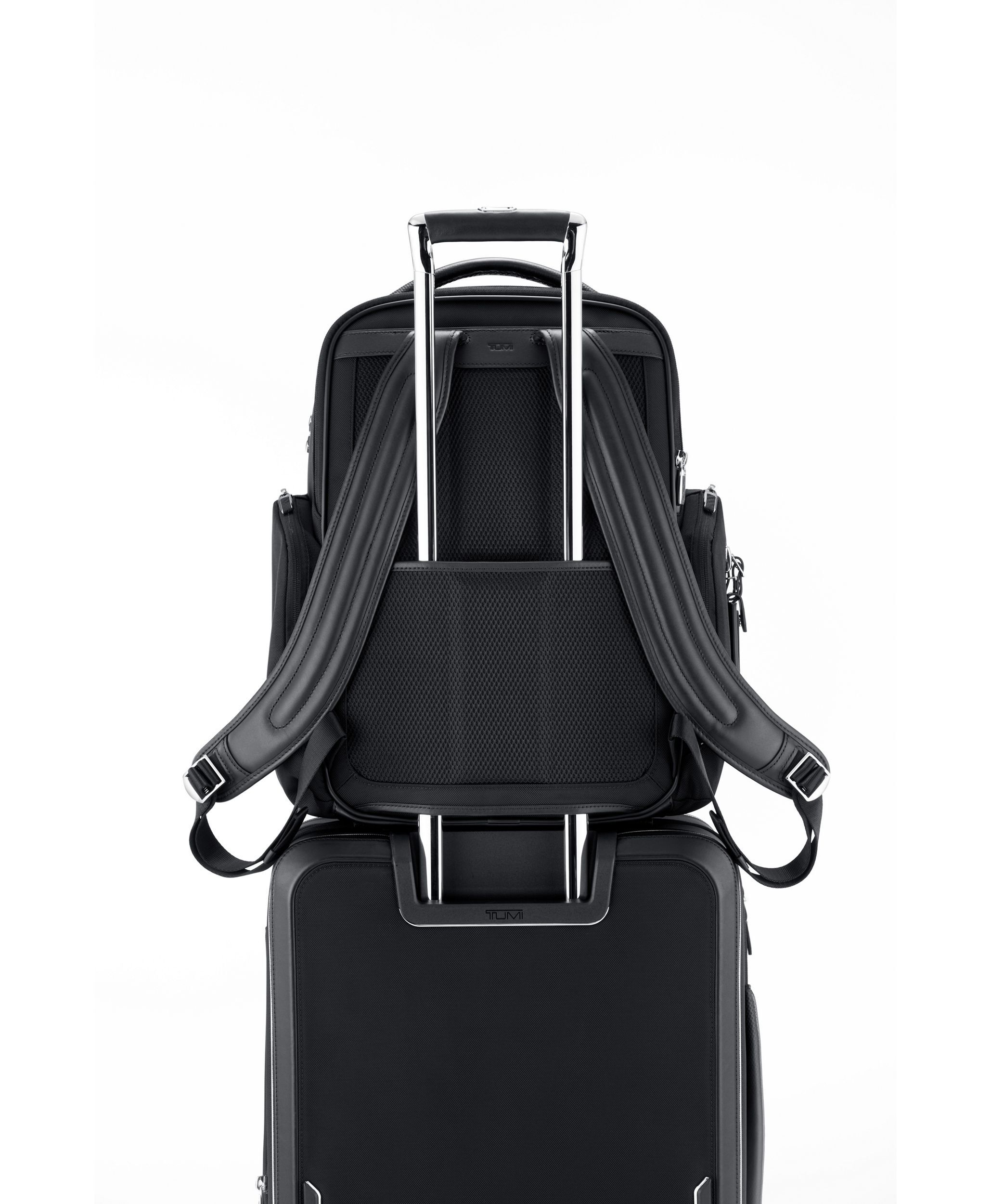 ARRIVÉ「バーカー」ラージ・バックパック｜TUMI(トゥミ)公式サイト | TUMI