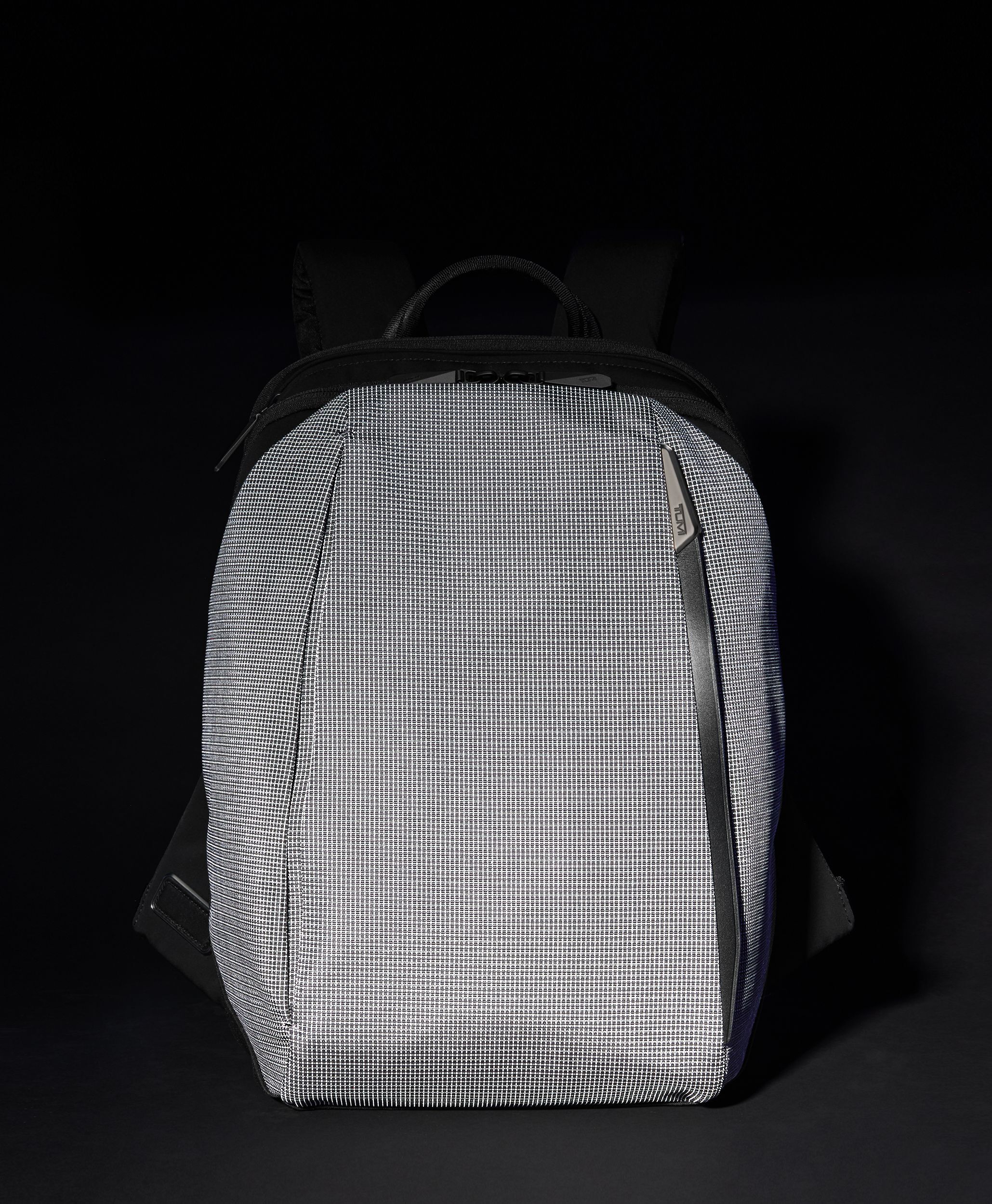 TUMI AXIS ミディアム・バックパック・20L ブラック リフレクティブ