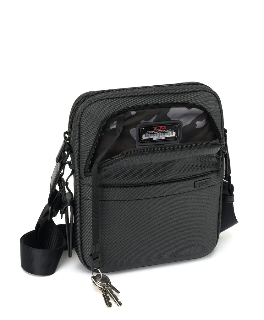TUMI I SOPH. ミディアム・クロスボディ  hi-res | TUMI