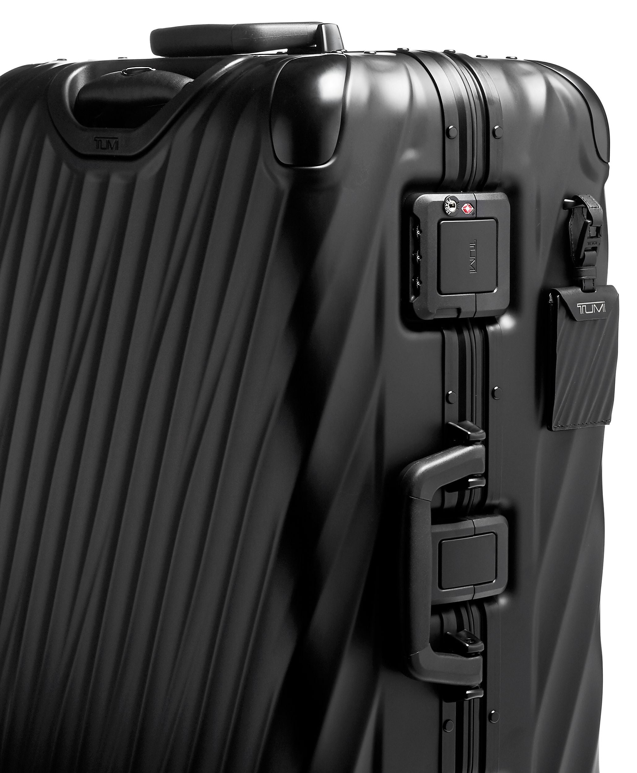 19 DEGREE ALUMINUM ミディアム・チェックイン マット ブラック｜TUMI