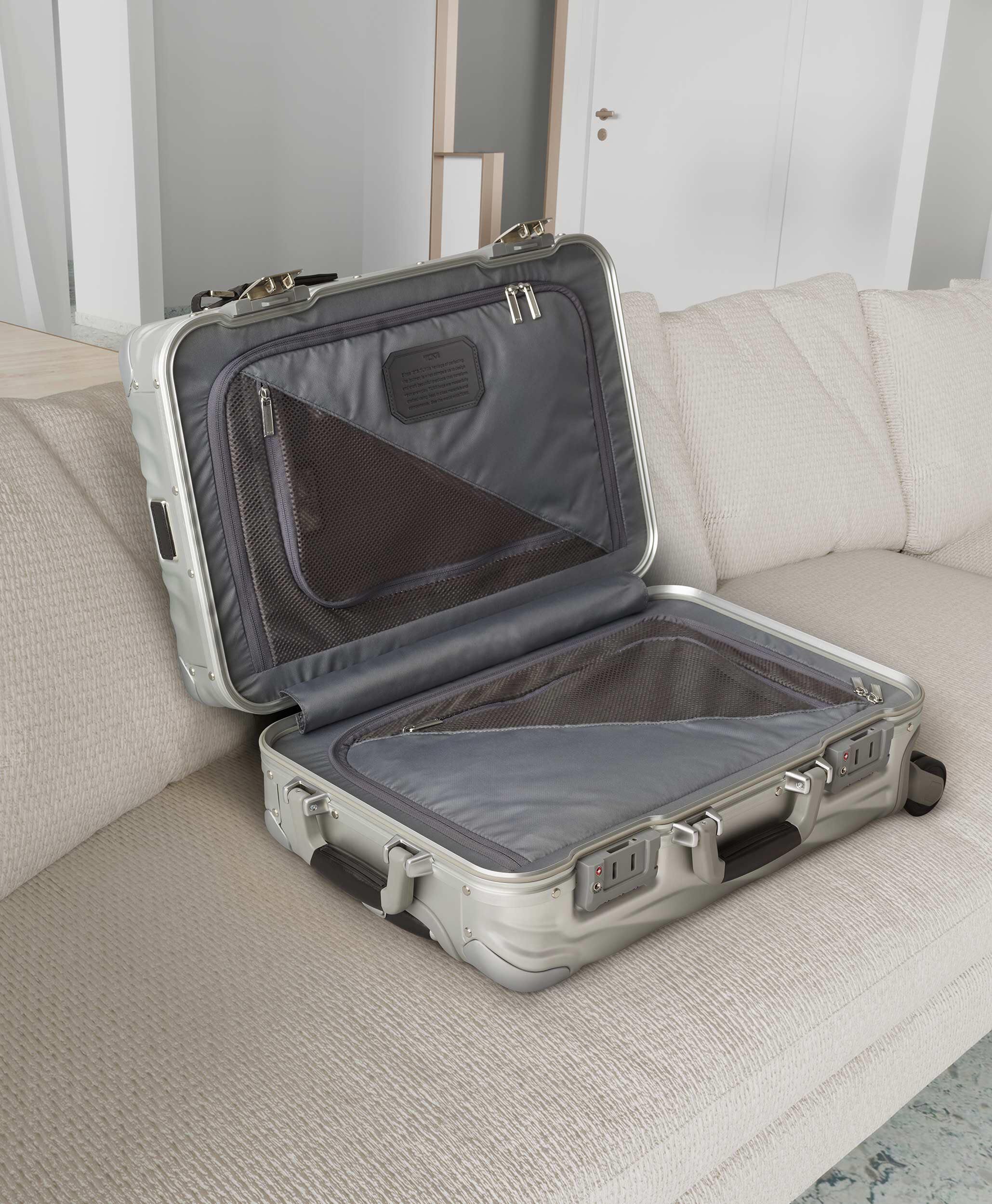 19 DEGREE ALUMINUM キャリーオン シルバー｜TUMI(トゥミ)公式サイト