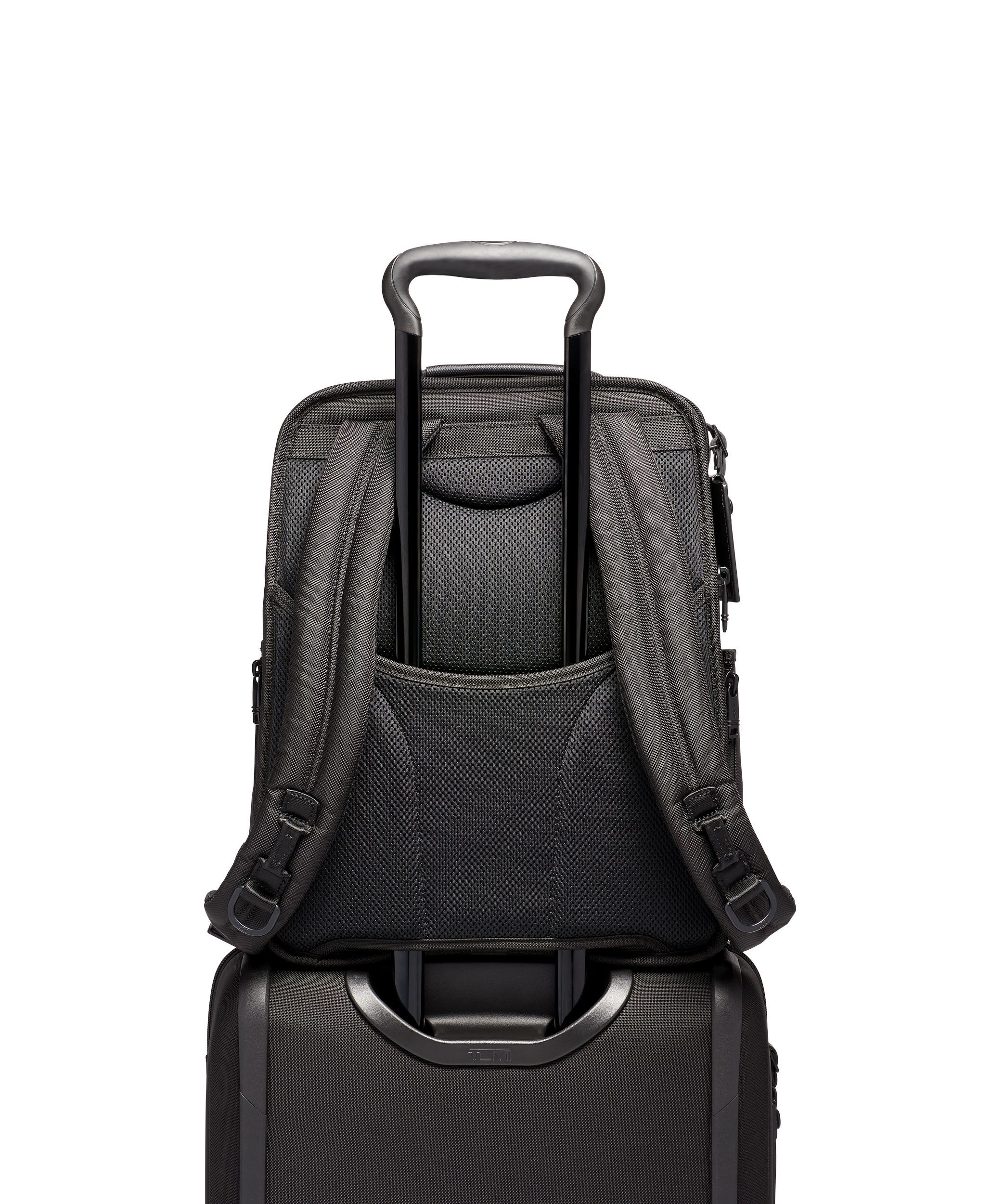 Slim solutions sale brief pack tumi