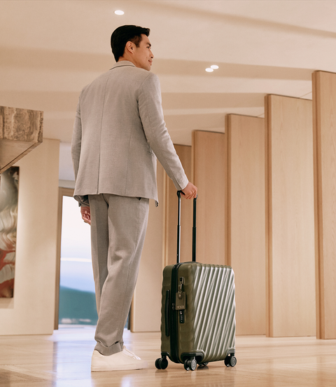 19 DEGREE インターナショナル・エクスパンダブル・4ウィール・キャリーオン  lifestyle | TUMI