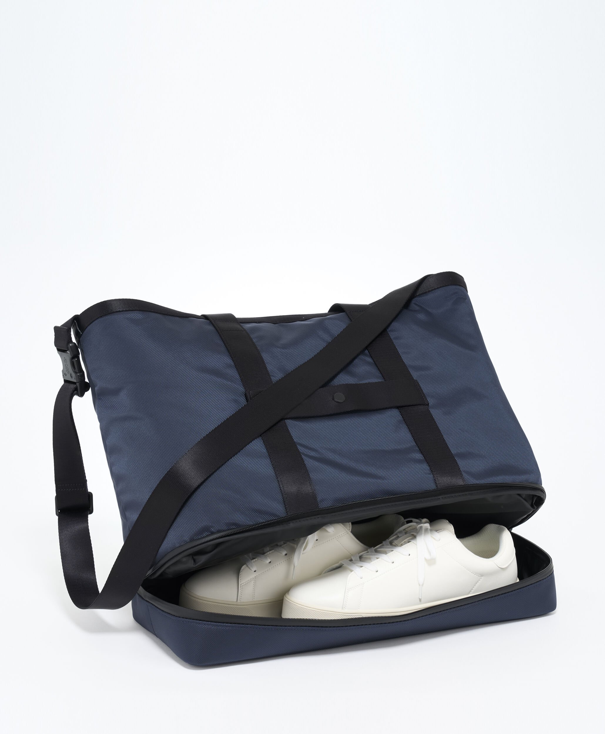 TUMI sophnet キャリーオールトートバッグ　トゥミ　ソフネット ソフネット×トゥミのトラベルバッグ“シューズ用ポケット”付