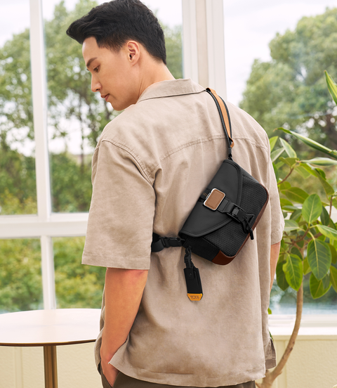 ALPHA BRAVO 「コンパス」クロスボディ  lifestyle | TUMI