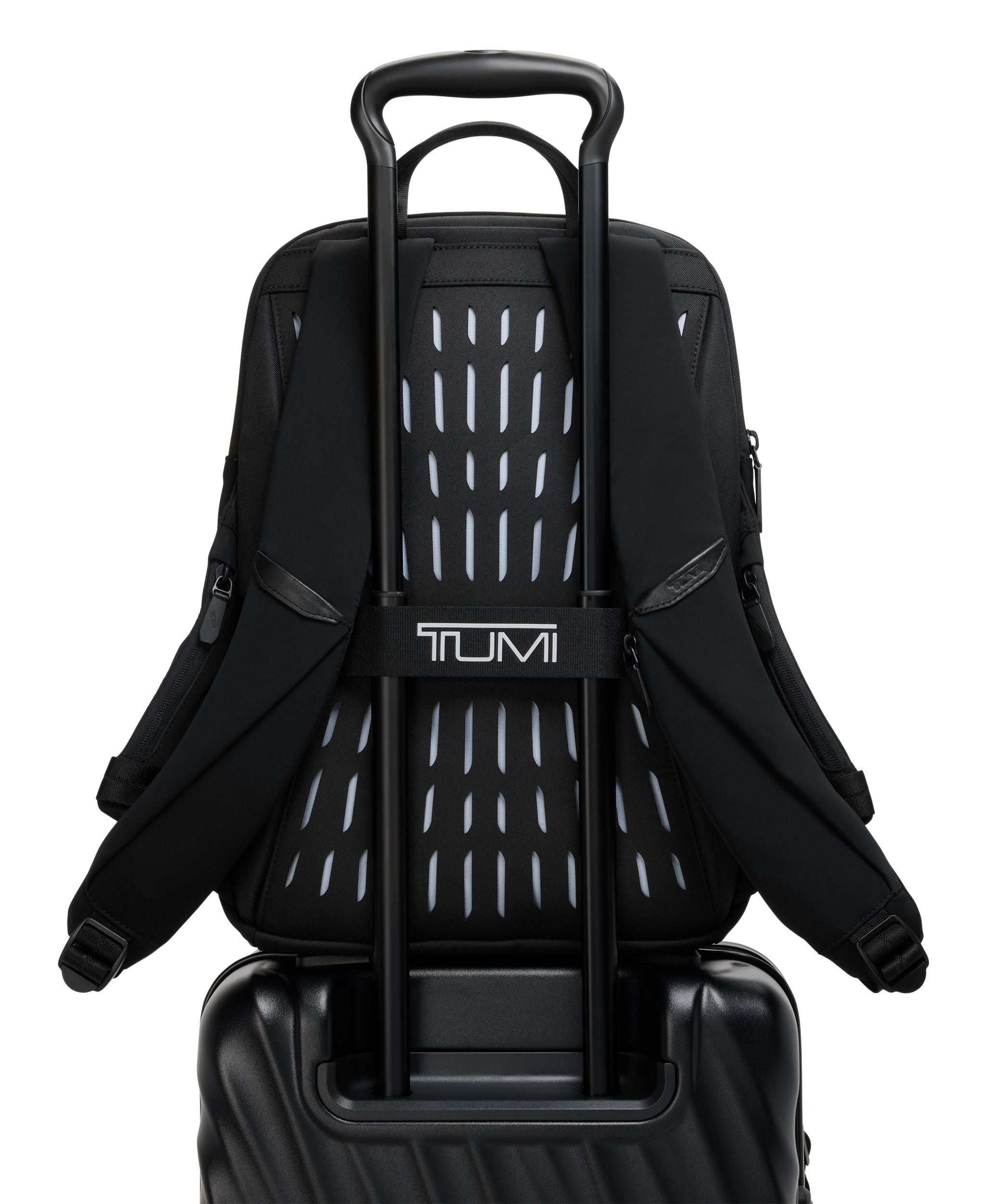 TUMI AXIS ミディアム・バックパック・20L ブラック リフレクティブ