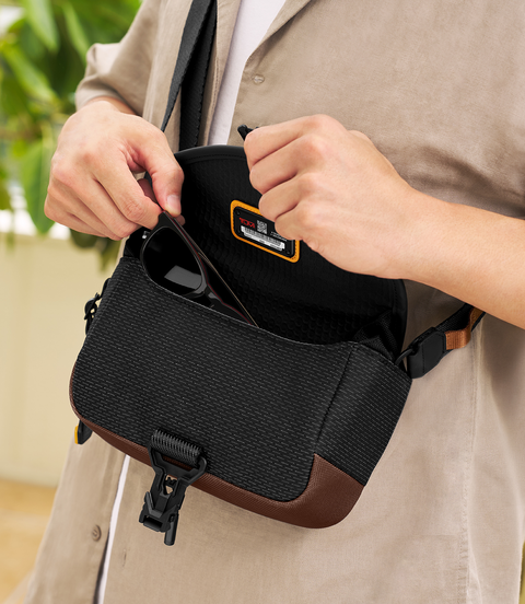 ALPHA BRAVO 「コンパス」クロスボディ  lifestyle | TUMI