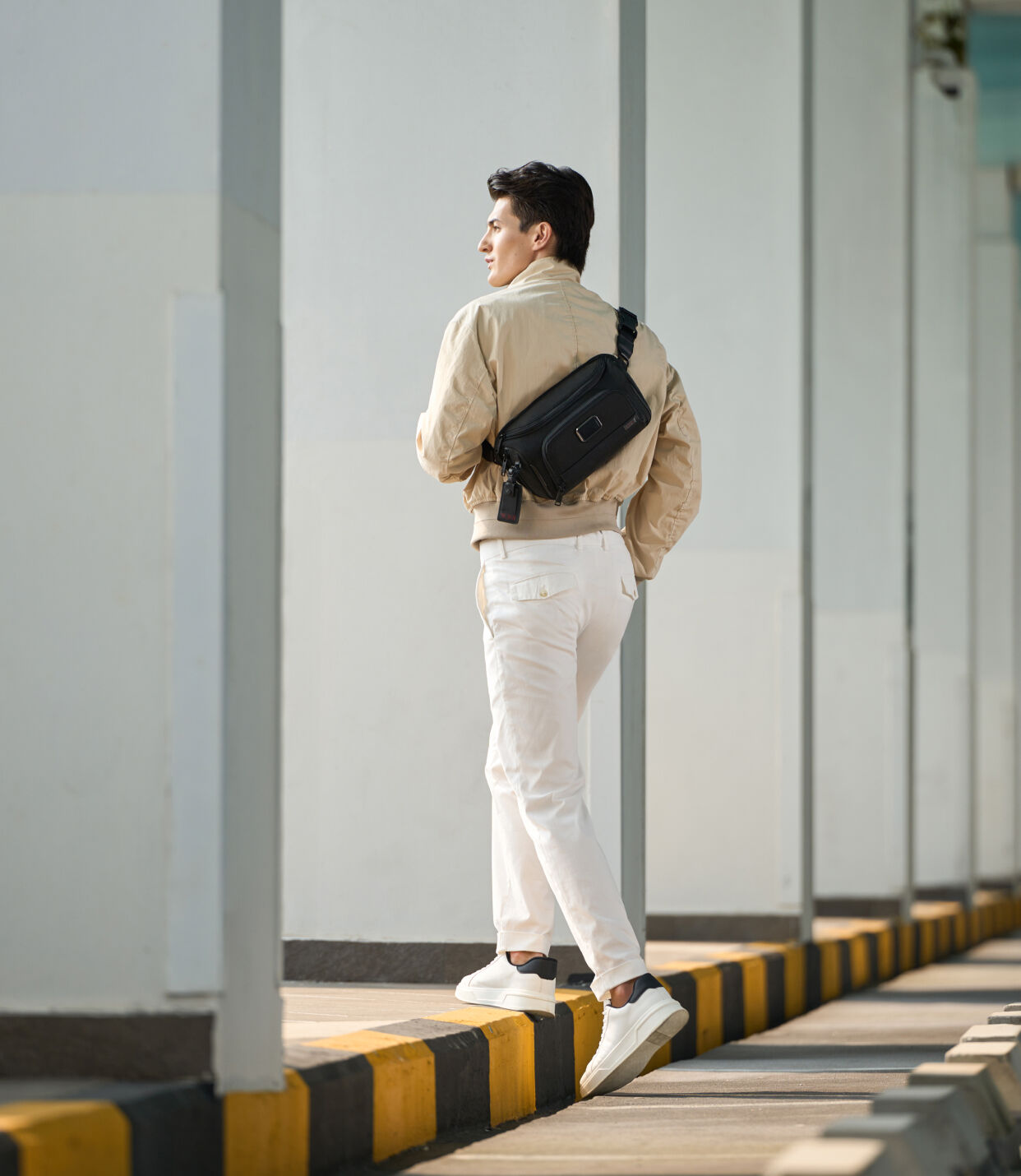 ALPHA ラージ・スリング ブラック｜TUMI(トゥミ)公式サイト | TUMI
