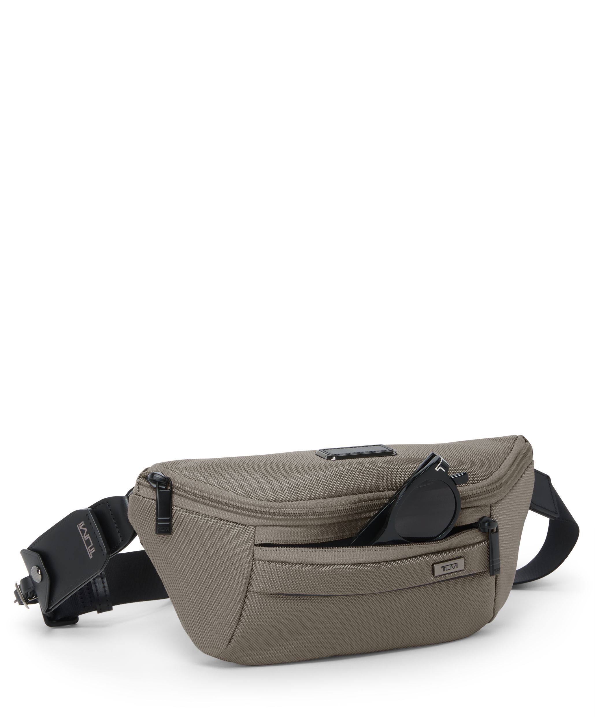 TUMI レザー ボディバッグ TUMI（トゥミ） 最大51%☆5/3限定 正規品5年保証 ボディバッグ TUMI