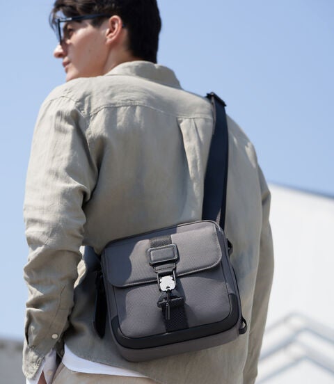 ALPHA BRAVO 「ジュニア」クロスボディ  lifestyle | TUMI