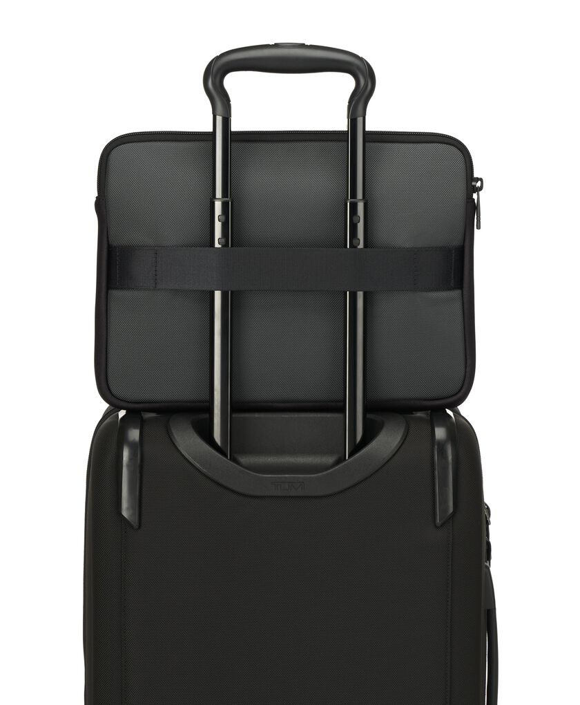 TUMI I SOPH. ミディアム・13インチ・ラップトップ・スリーブ  hi-res | TUMI