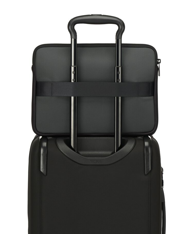 TUMI I SOPH. ミディアム・13インチ・ラップトップ・スリーブ  hi-res | TUMI
