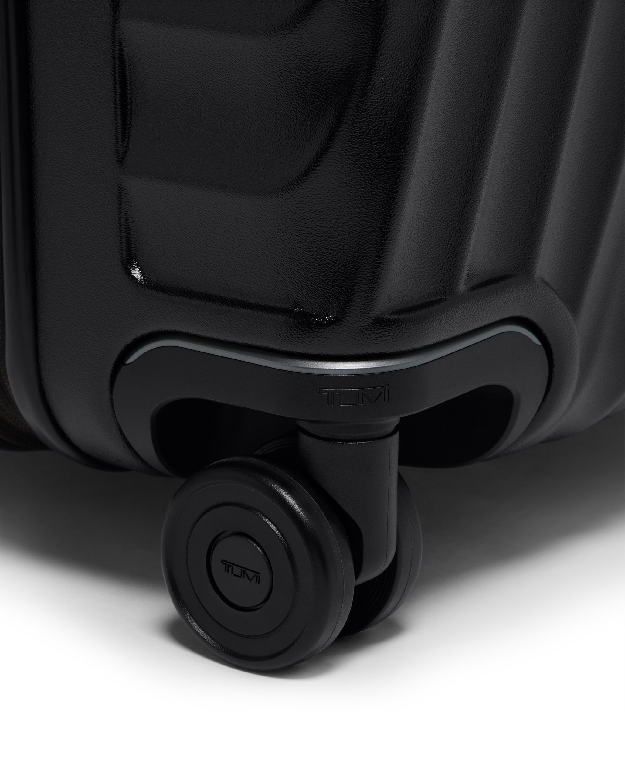 19 DEGREE ラージ・トランク ブラック テクスチャ―｜TUMI(トゥミ)公式