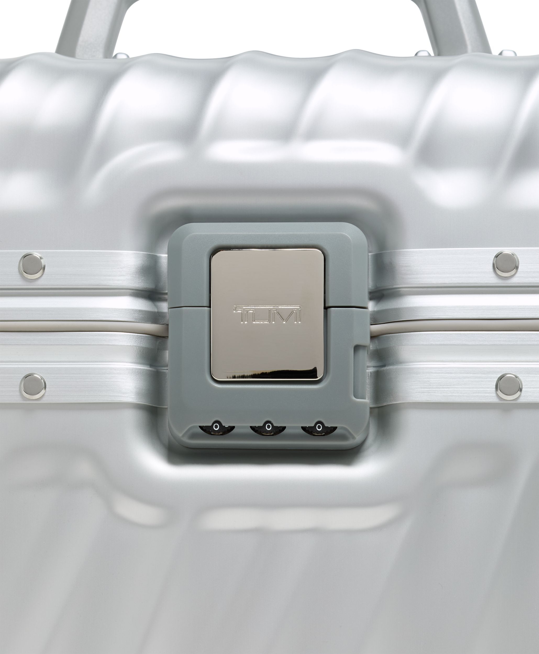 19 DEGREE ALUMINUMトレイン・ケース｜トゥミ公式サイト | TUMI