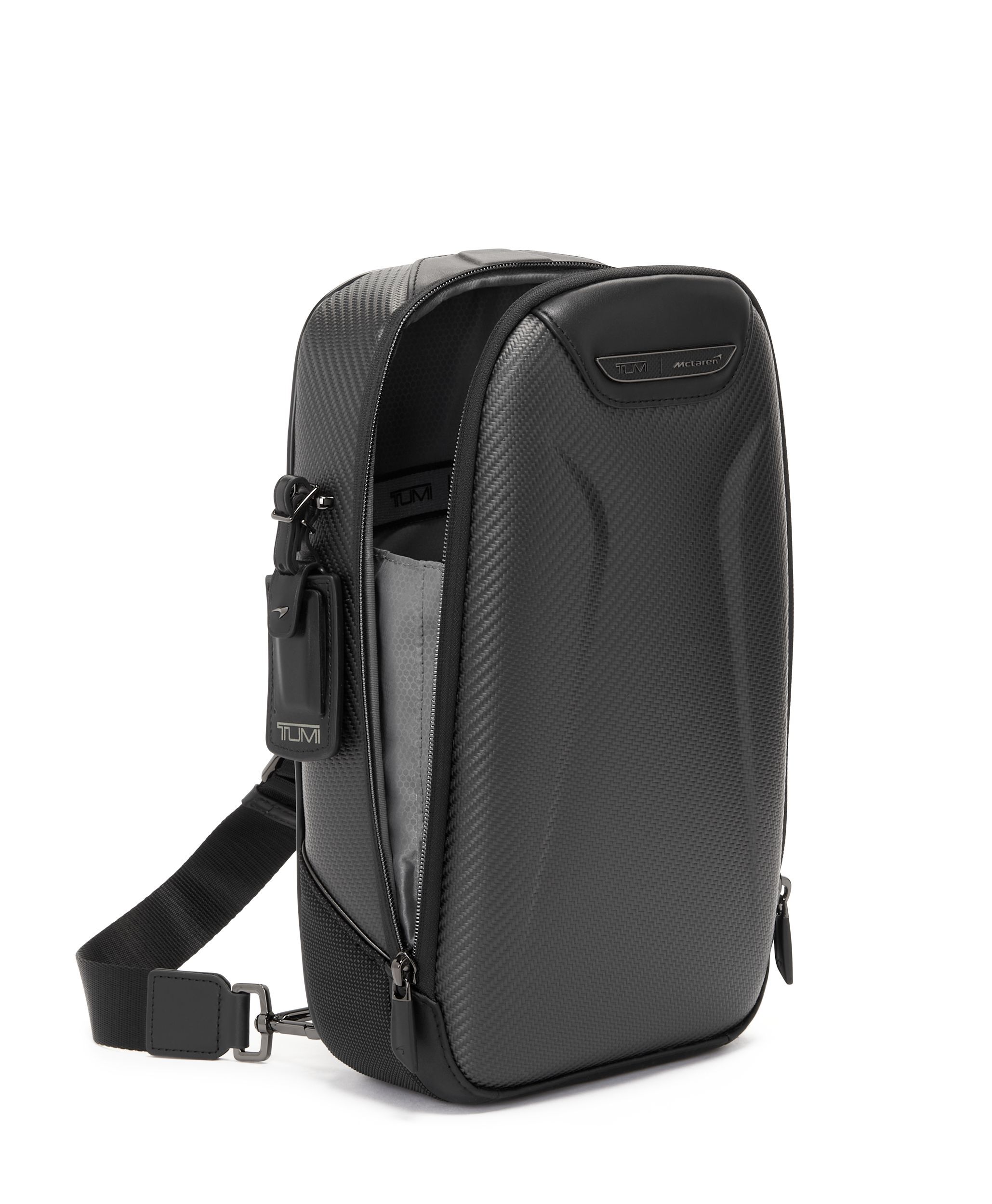 TUMI I MCLAREN 「トルク」スリング カーボン｜トゥミ公式サイト | TUMI