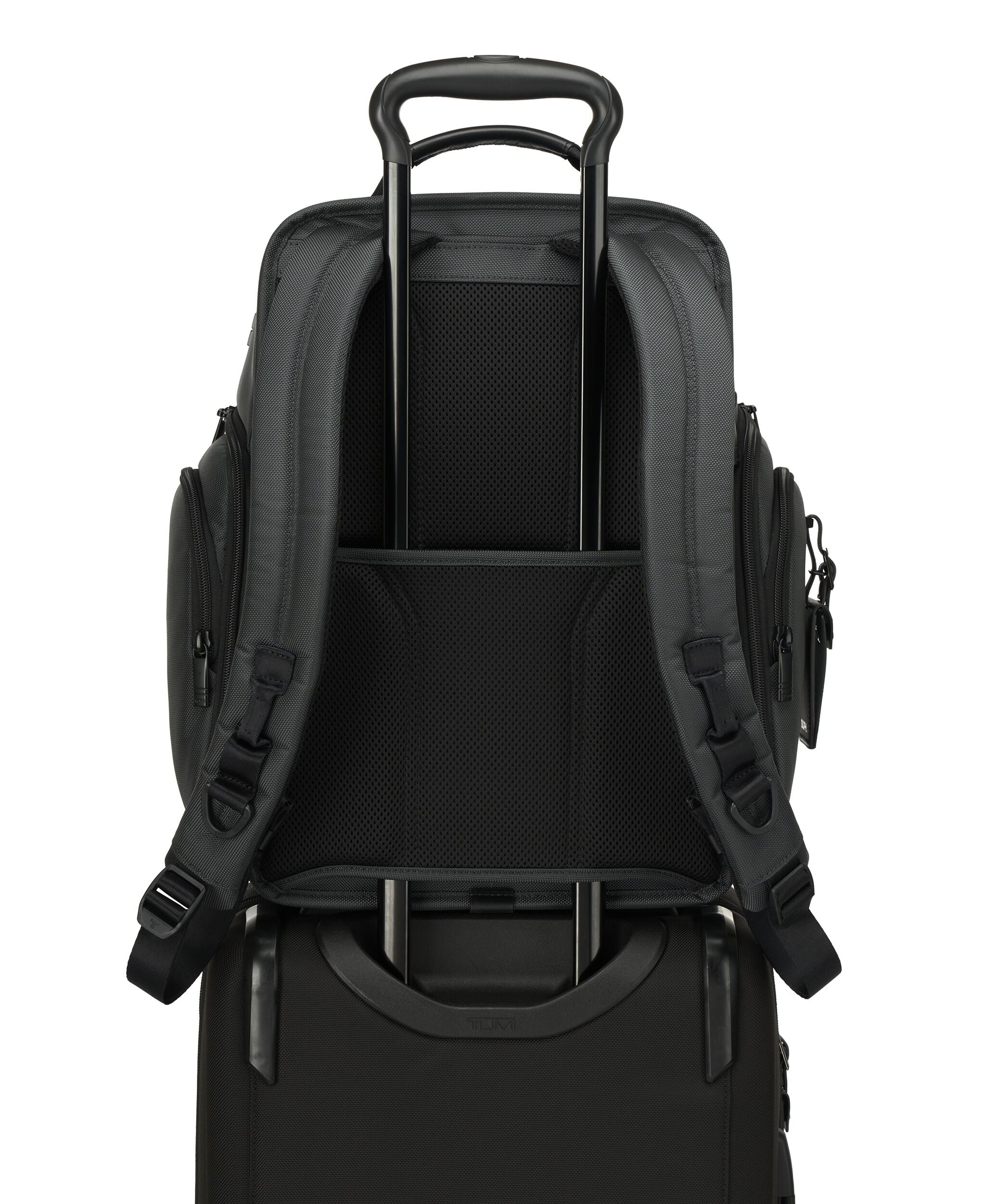 TUMI| SOPH. トゥミ・ブリーフ・パック グレイ/ブラック カモ | TUMI