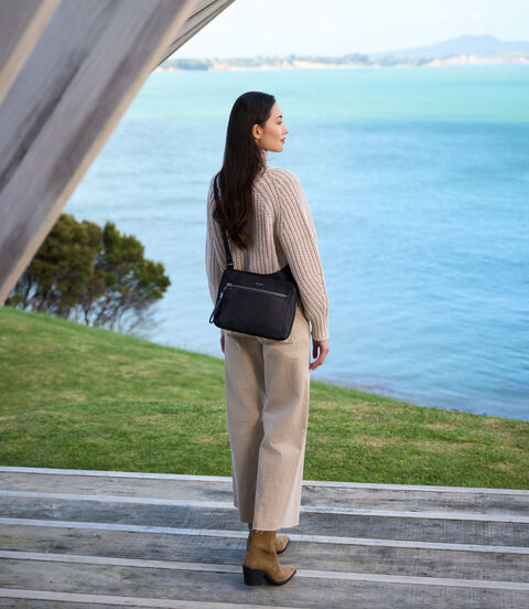 VOYAGEUR 「グレトナ」クロスボディ  lifestyle | TUMI