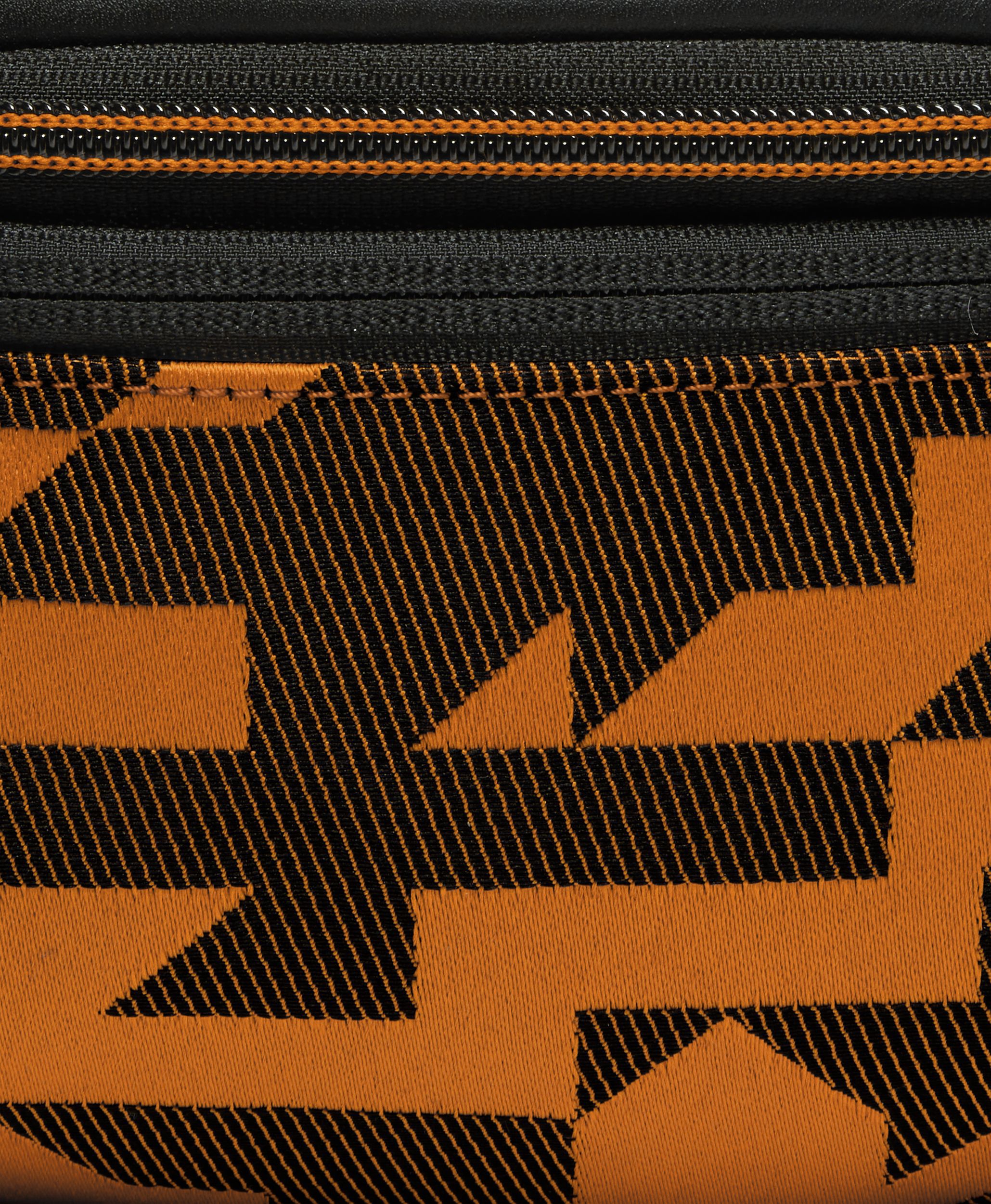 TUMI | McLaren 「イグニション」スリング ダズル カモフラージュ