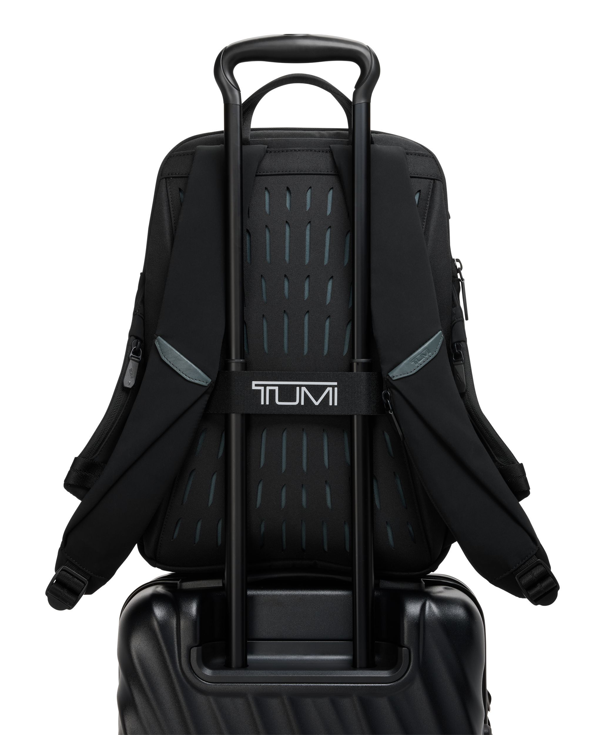 TUMI AXIS ミディアム・バックパック・20L ブラック| TUMI(トゥミ)公式