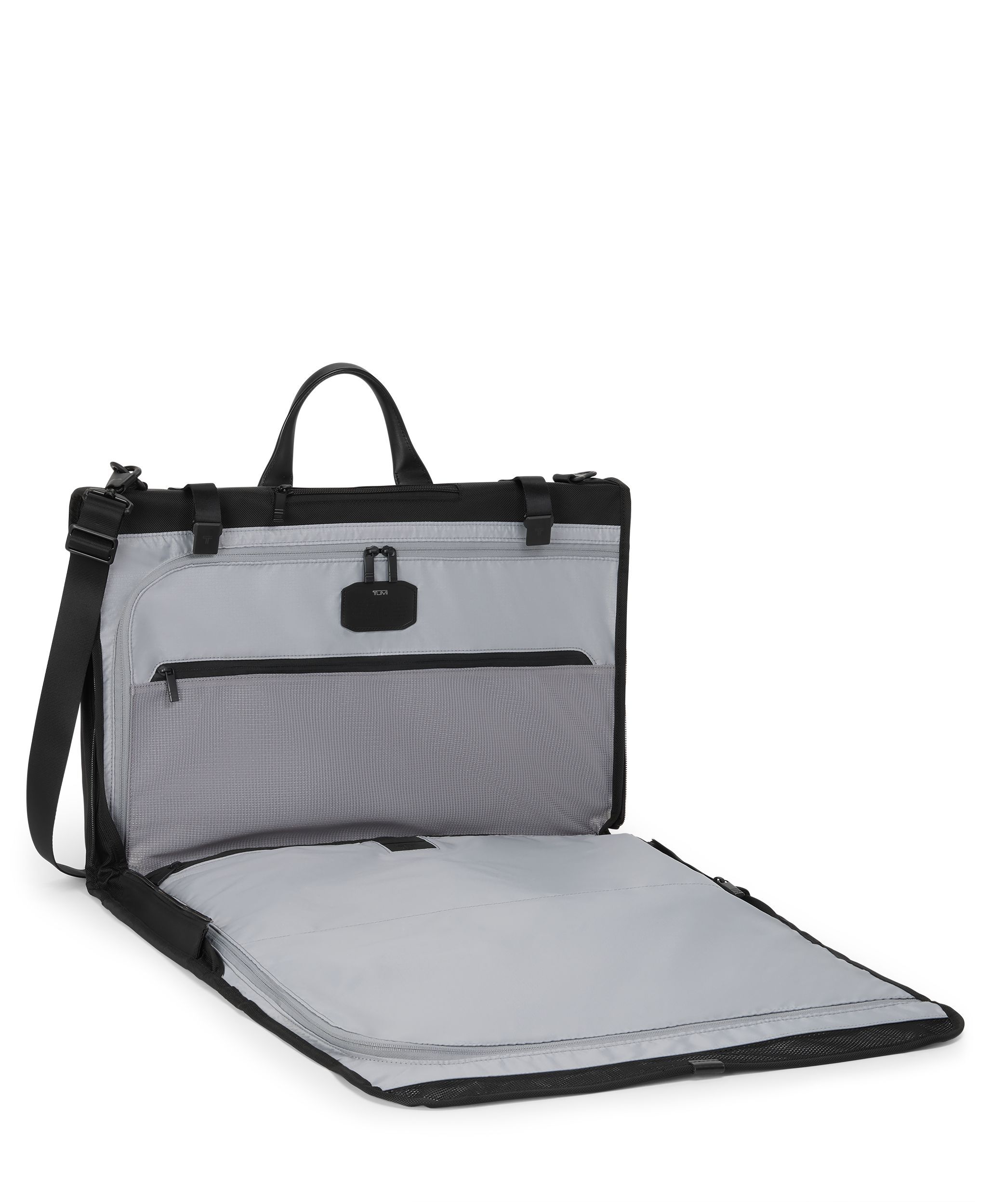 TUMI ALPHA（アルファ） トライフォールド・ガーメント・バッグ
