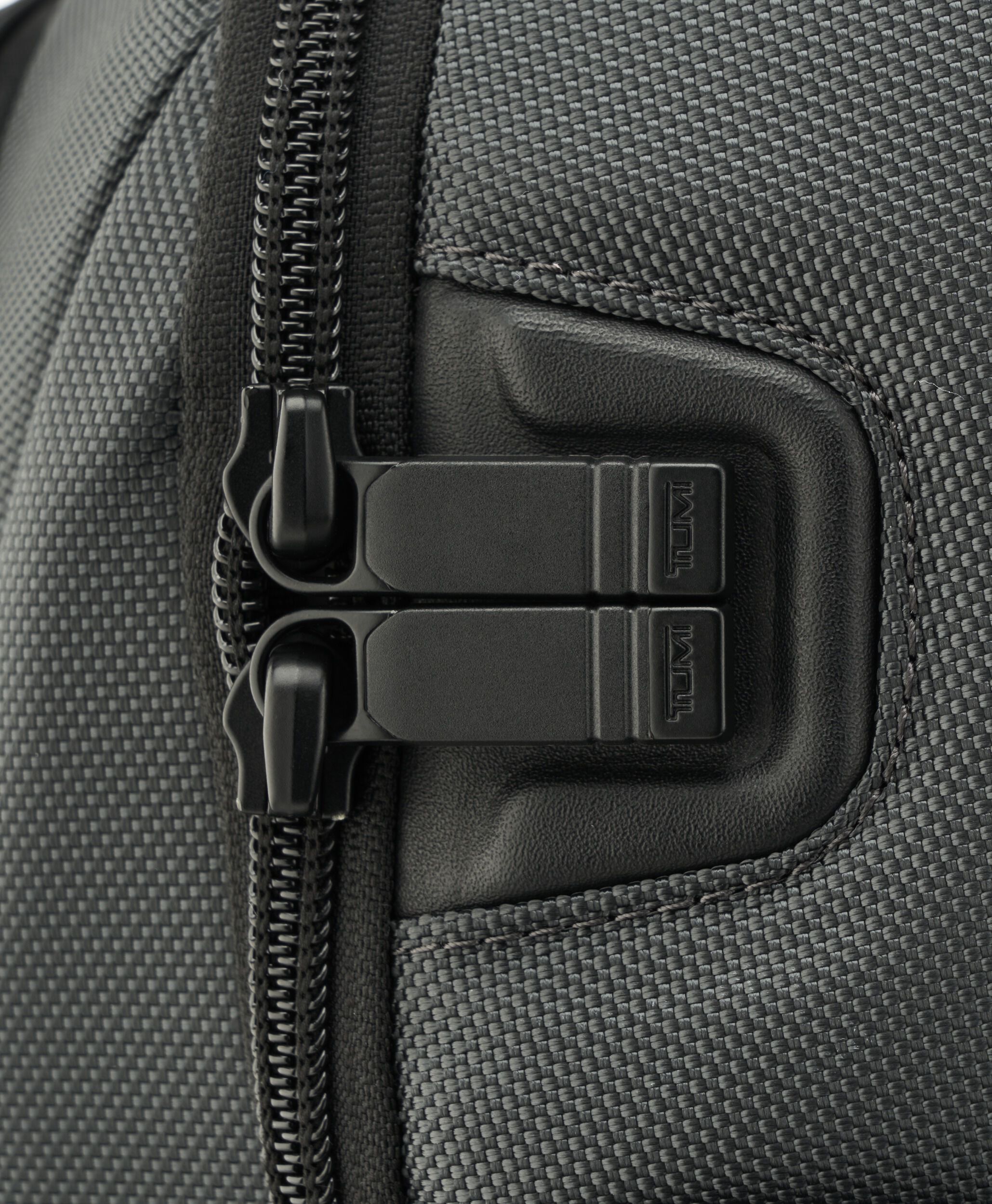 TUMI| SOPH. スリーウェイ・コンバーチブル・ブリーフケース グレイ
