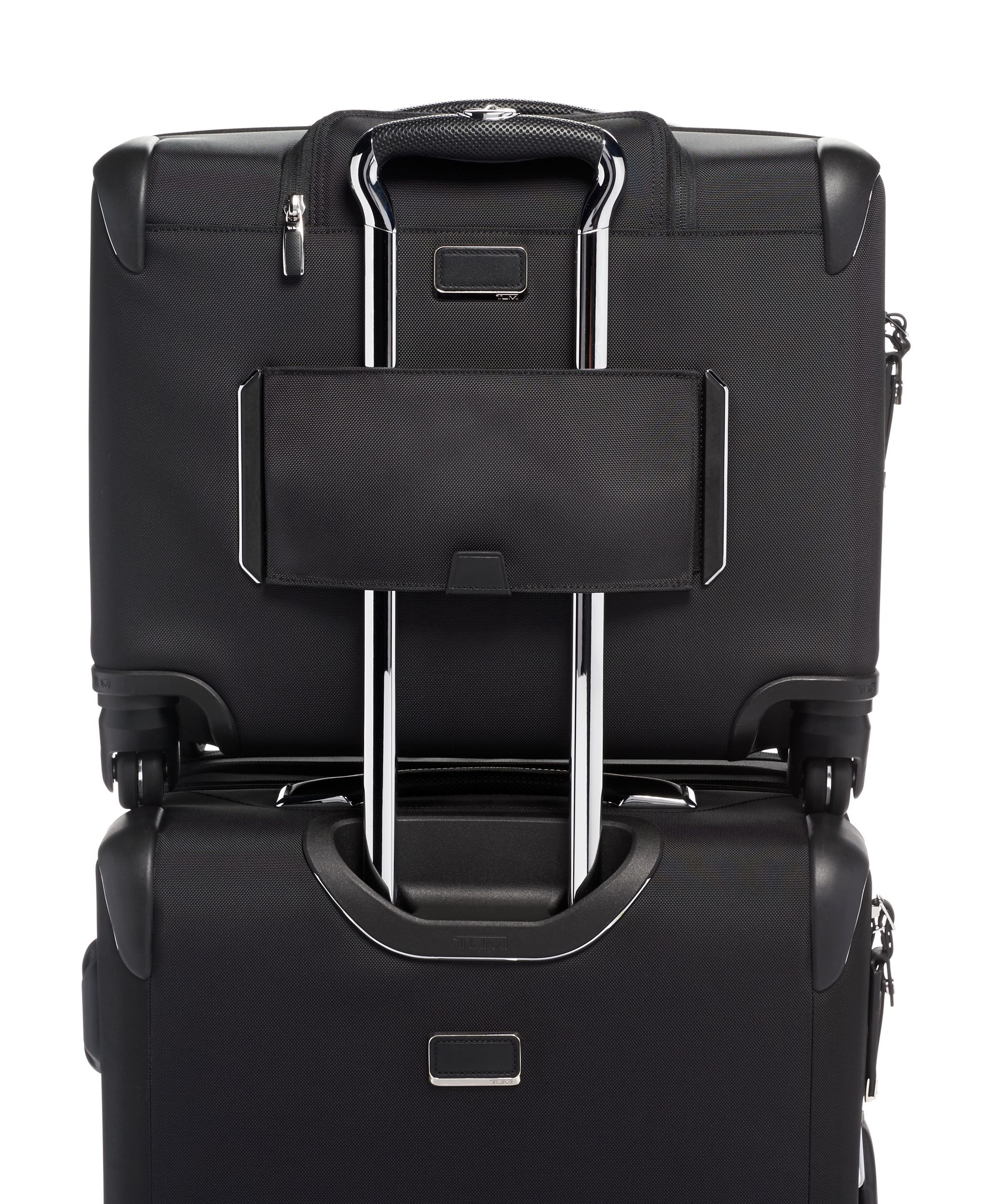 ARRIVÉ コンパクト・4ウィール・ブリーフ ブラック｜TUMI(トゥミ