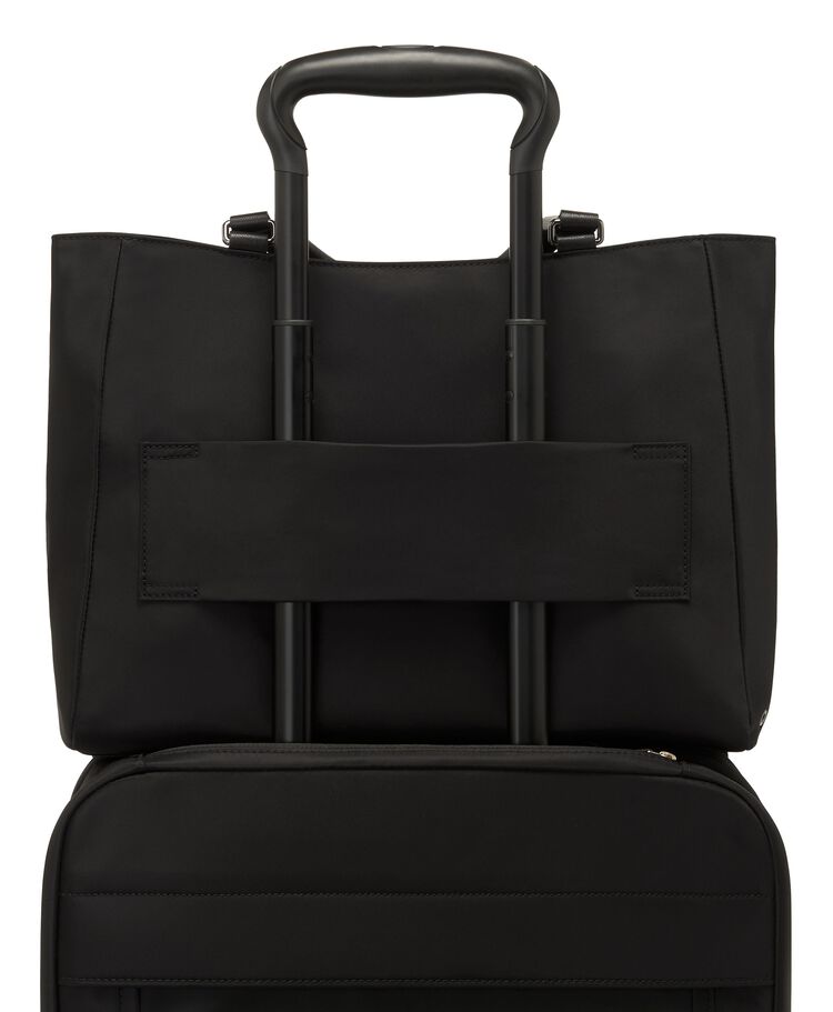 VOYAGEUR 「ヴァレッタ」ミディアム・トート ブラックガンメタル｜TUMI 