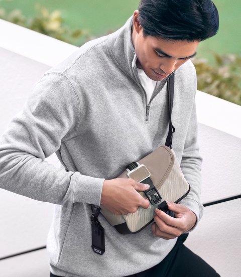 ALPHA BRAVO 「コンパス」クロスボディ  lifestyle | TUMI