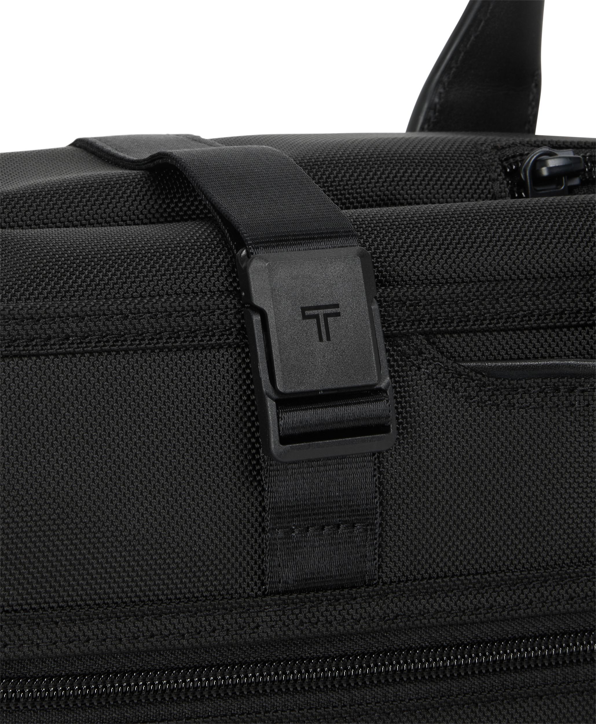 TUMI ALPHA（アルファ） トライフォールド・ガーメント・バッグ