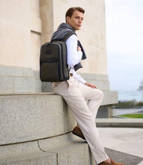 ALPHA スリム・バックパック ブラック｜TUMI(トゥミ)公式サイト | TUMI 