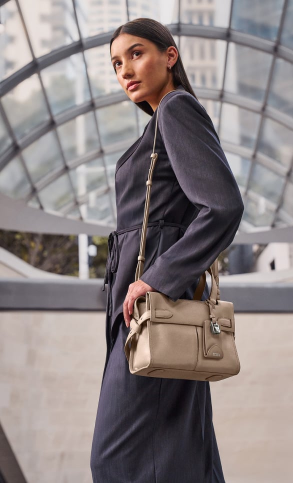 FW25_156531A741_Agent_SmallTote_Oat_gridBreaker_202508